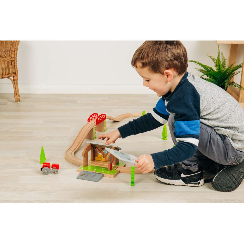 Barnyard Train Tunnel Accessory – Wooden Toy for Farm Railway Sets