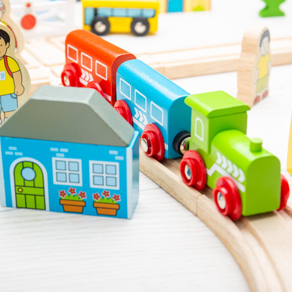 Bigjigs Toys BJT015 Town and Country Train Set