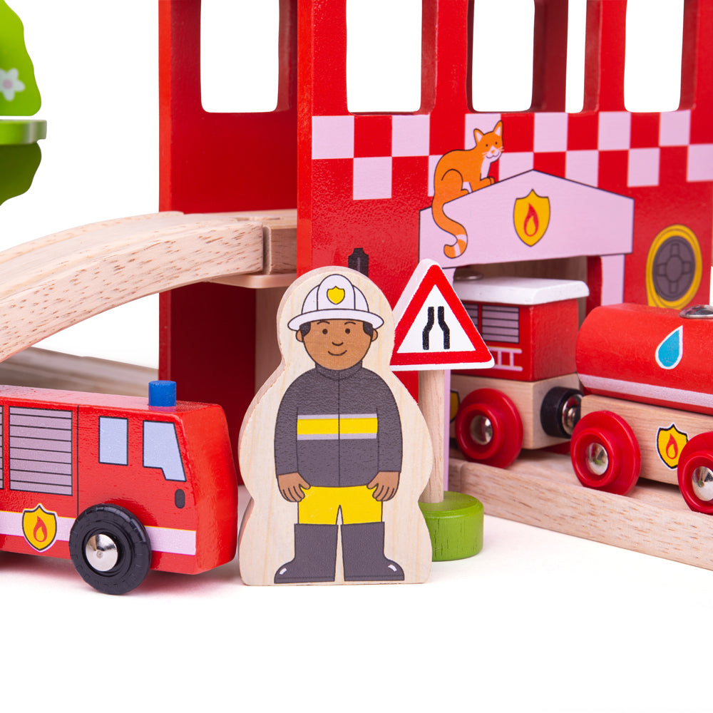 Fire Station Train Set | Wooden Train Sets | Bigjigs Rail – BigjigsRail.com