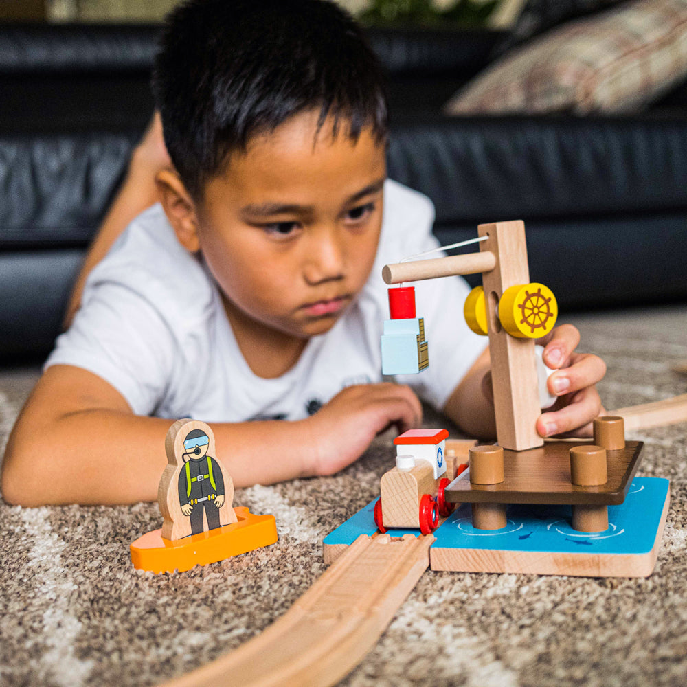 Bigjigs Toys BJT074 Crane Dock, Diver & Dinghy