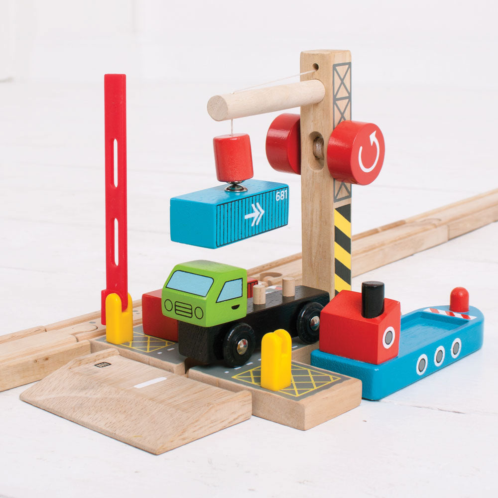 Bigjigs Toys BJT254 Container Shipping Yard