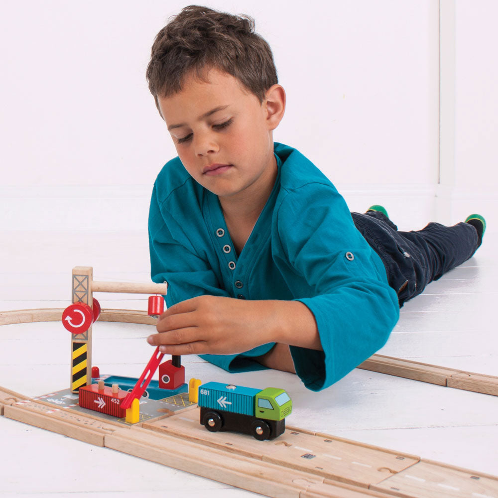 Bigjigs Toys BJT254 Container Shipping Yard